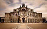 Elegante Barockfassade im milden Tageslicht