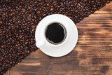 Eleganter Kaffee-Moment in rustikalem Ambiente