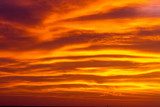 Flammendes Farbenspiel am Abendhimmel