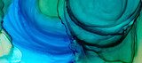 Fließende Farben in Blau-Grün