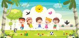 Fröhliches Spielen auf der Sommerwiese