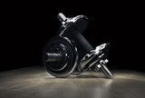 Glänzende Hanteln im Lichtspiel