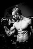 Kraftvolles Schwarzweiß-Motiv für Fitnessräume