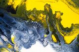 Leuchtende Farbexplosion mit fließender Dynamik