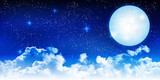 Leuchtender Vollmond am Sternenhimmel