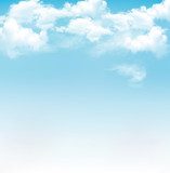 Luftige Himmelslandschaft mit weißen Wolken