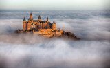 Mystische Burghöhen im Nebelmeer