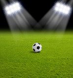 Nächtliches Fußballspiel unter Flutlicht
