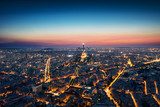 Paris bei Nacht: Lichtermeer im Sonnenuntergang