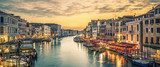 Sanfter Abendzauber über venezianischen Kanälen