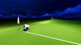 Stimmungsvolles Fußballfeld unter Sternenhimmel