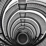 Symmetrische Spiraltreppen-Dynamik