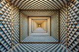 Symmetrisches Spiel architektonischer Illusionen