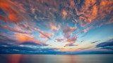 Weitläufige Abendstimmung über dem Meer