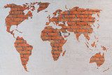 Weltkarte auf verträumter Ziegelwand