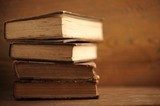 Zeitreise der Literatur in warmen Tönen