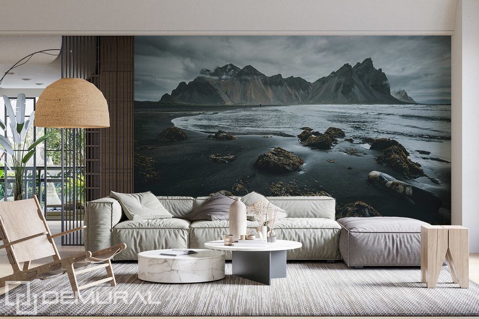 Isländische Landschaft mit schwarzem Strand Fototapeten Gebirge Fototapeten Demural