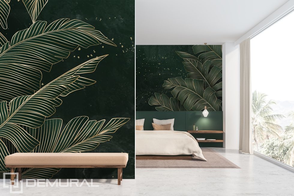 Goldene Blätter auf smaragdgrünem Tropenhintergrund Fototapete für Schlafzimmer Fototapeten Demural