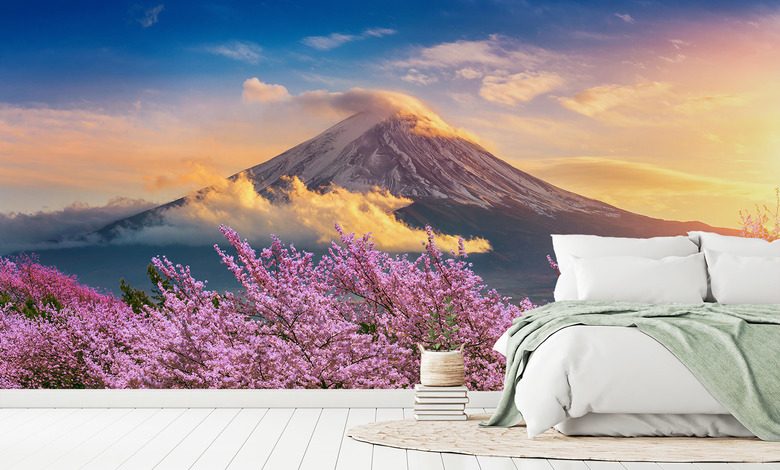 vulkanische harmonie mit bluhender kirschblute fototapeten landschaften fototapeten demural