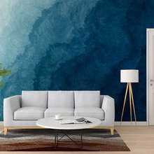 Abstrakte-struktur-in-tiefen-marineblautonen-fototapete-furs-wohnzimmer-fototapeten-demural