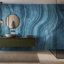 Rhythmische-wellen-aus-blauem-stein-fototapeten-fur-badezimmer-fototapeten-demural