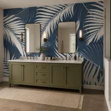 Dunkelblauer-hintergrund-mit-weissem-palmenblatt-motiv-fototapeten-fur-badezimmer-fototapeten-demural